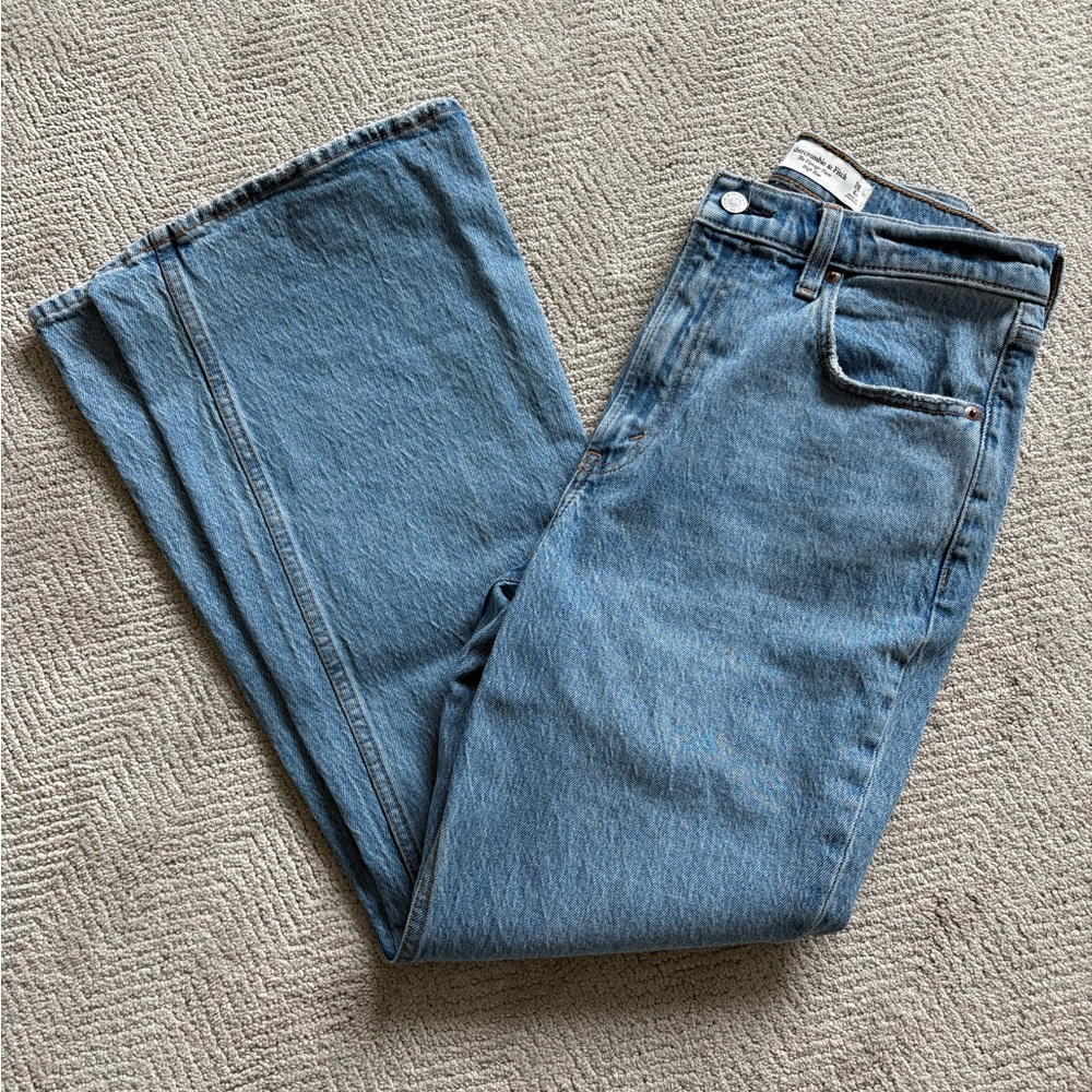 A&F The Vintage Flare High Rise Jean 28/6 Short